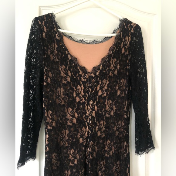 DEAL!?Black lace Babaton, dress, fully lined, V neck in back, 10, fits like 8 - Picture 2 of 6